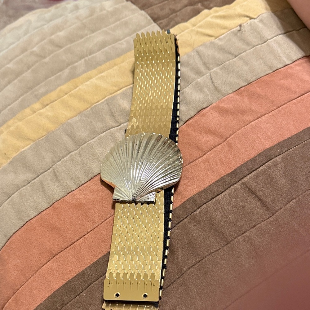 Gold Shell-Detail Stretch Waist Belt - Women Accessories - Picture 10 of 13